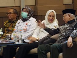 Bupati Anna dan Mantan Bupati Imam Soepardi Hadiri Wisuda STIKES Rajekwesi