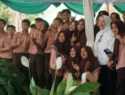 Literasi Digital di SMAN 1 Dander, Bupati Anna: Gunakan Gawai Sesuai Manfaat