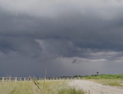 BPBD Bojonegoro Imbau Masyarakat Waspadai Angin Kencang dan Petir