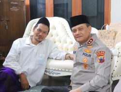 Dikunjungi Kapolda Jateng, Gus Baha Minta Agar Polisi dan Ulama Selalu Kompak Menjaga Kondusivitas