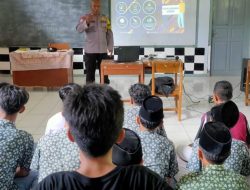 Polisi Karanganyar Sosialisasikan Tentang Bahaya Narkoba di Sekolah MA Hasbulloh