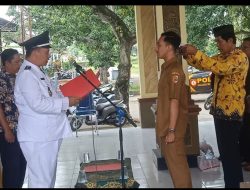 Kades Chosim Melantik dan Mengukuhkan Khoiruddin Zaki Ali Sebagai Sekdes Kwatu