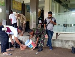 Sinergitas TNI-Polri Serta Masyarakat Kerja Bakti di Masjid Tambak Kalisogo