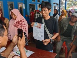 Pemdes Ciparahu Salurkan  Dana Banson BLT BBM, Sembako dan PKH