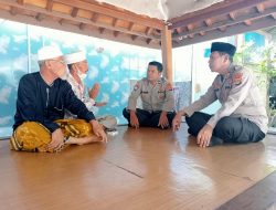 Kapolsek Peringgabaya Terjun Langsung ke Tengah – tengah Warga Guna Memberikan Rasa Aman