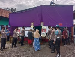 Puluhan Anggota Polri Berjaga Amankan Pilkades PAW Desa Wonosari Kec. Siwalan Pekalongan