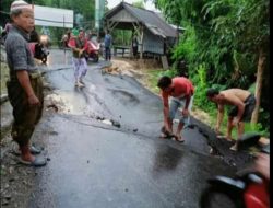 Curah Hujan Tinggi Sebabkan Jalan di Desa Dayu Kidul Amblas
