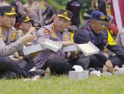 Usai Gladi Pengamanan dan Tinjau Venue KTT G20, Kapolri Makan Sambil Lesehan