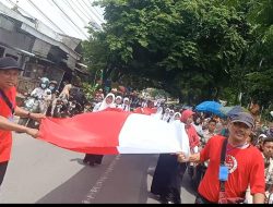 Siswa – Siswi SMP Negeri 1 Jetis Sukses Kibarkan Bendera Merah Putih Sepanjang 2.020 Meter