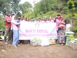 Bhayangkari Polres Jember Salurkan Bantuan Bagi Warga Terdampak Tanah Longsor Klowangan