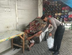 Anggota Samapta Polresta Sidoarjo, Sampaikan Himbauan Kamtibmas dan Berbagi