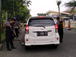 Antisipasi Teror,  Mapolresta Sidoarjo Lakukan Pengecekan di Pintu Masuk