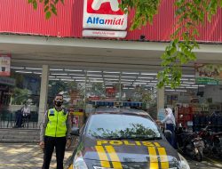 Polisi Sidoarjo Siaga di Tempat Belanja, Jaga Keamana serta Himbau Prokes
