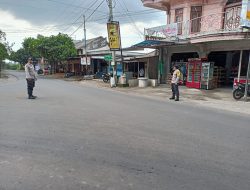 Personel Polsek Suela Polres Lotim Lakukan Pengaturan Lalulintas Di Simpang Tiga Res Area Suela