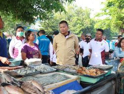 Belanja Senang, Polresta Sidoarjo Bagikan Paket Sembako untuk Warga