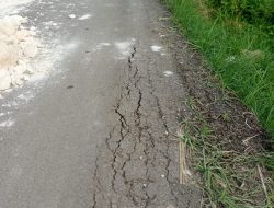 Belum Seumur Jagung Rusak, Pengasapalan Jalan Desa Kliteh Terkesan Asal asalan
