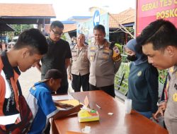 Kapolresta Sidoarjo Cek Vaksinasi dan Tes Urine di Terminal Purabaya