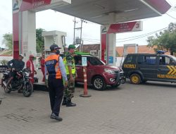 Pastikan Stok BBM Aman, Petugas Gabungan Cek Stok BBM di SPBU Perbatasan Jatim – Jateng