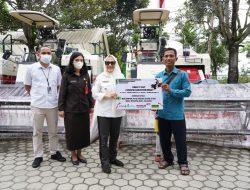 Perhatian Penuh pada Sektor Pertanian, Pemkab Bojonegoro Bagikan 17 Alat Pemotongan Padi Pada Gapoktan