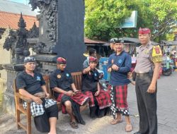 Bhabin Desa Sari Mekar Implementisikan Polisi “Mebraya” Ajak Para Pecalang Jaga Kamtibmas