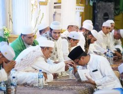 Bupati Sidoarjo Bersama Habaib dan Ribuan Jama’ah Majelis Dzikir Al-Khidmah Doa Bersama Peringati HARJASDA ke 164