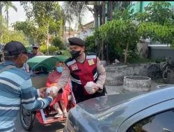 Samapta Sidoarjo Konsisten Berbagi Sambil Patroli