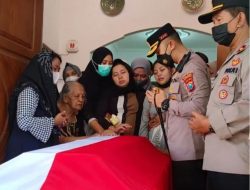Kapolres Situbondo Beserta Staf dan Jajarannya Lepas Jenazah Aiptu Iwayan Parka Kanit Reskrim Polres Situbondo ke Denpasar Bali