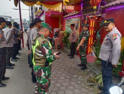 Sinergitas TNI-Polri Amankan Imlek di Klenteng Teng Swie Bio