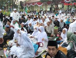 Depan Kabupaten Sidoarjo Diputihkan Warga NU