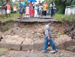Gerak Cepat, BPBD Lampura Tinjau Rumah yang Rusak Akibat Jembatan Ambruk di Bunga Mayang