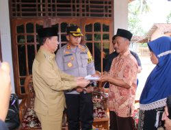 Bupati Lampung Utara Berikan Bantuan Kepada Keluarga Korban Meninggal Pelaku Pencurian Hewan Ternak