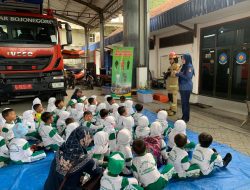 DPKP Bojonegoro Edukasi Siswa RA Mambaul Ulum, Kenalkan Penanganan Kebakaran Sejak Dini 