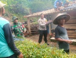 Jajaran Babinkamtibmas Polsek Jatipurno Kerja Bakti dalam Rangka Membantu Meringankan Beban Warga dengan Kondisi Mempeihatinkan