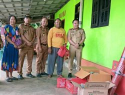 Kadinsos Lampura Kunjungi dan Serahkan Bantuan Sosial Korban Kebakaran di Desa Ogan Jaya