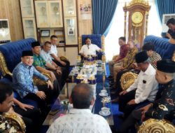 Marga Buay Bulan Datangi Rumdis Ketua DPRD Lampura, Ada Apa?