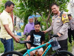 Kondisi Vicky Korban Tragedi Kanjuruhan Terus Membaik, Kapolresta Sidoarjo Beri Semangat