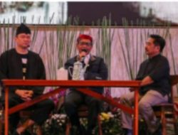 Gus Hadi Tokoh NU Pimpinan Majelis Istighosah Al Azis Bangsal Mojokerto Hadiri Cangkrukan Bersama Menko Polhukam Mahfud MD