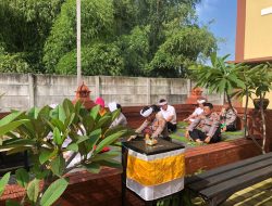 Ibadah Suci Purnama di Pura Kertha Bumi Bhayangkara Sidoarjo