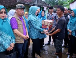 Wujud Kepedulian Kepada Korban Banjir, Wakil Ketua TP- PKK Lampura Devriana Marda Ardian Berikan Bantuan Kesejumlah Titik Lokasi