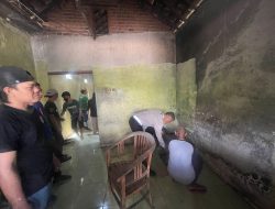 Polsek Wonoayu Perbaiki Rumah Lansia yang Kurang Layak