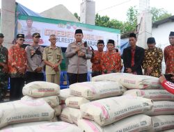 Gerebek Masjid, Kapolresta Sidoarjo Serahkan Bantuan Semen dan Pasir ke Masjid Al Muhajirin