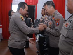 Kapolda Jatim Beri Apresiasi Kepada Sejumlah Personel Polres Jember