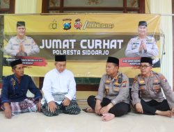 Kapolresta Sidoarjo Gelar Jumat Curhat Bersama Warga Desa Jabon