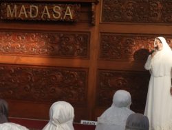 Idul Fitri 1444 H, Bupati dan Wabup Mojokerto Sholat Terpisah di Dua Tempat
