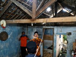 Bupati Pastikan Warga Terdampak Puting Beliung di Tanjung Sari Taman Sidoarjo Dapat Bantuan