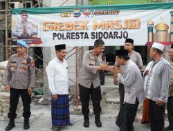 Kapolresta Sidoarjo Bantu Pembangunan Masjid Darussalam – Kesambi