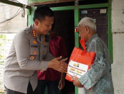 Kapolresta Sidoarjo Baksos di Slum Area Tanggul Rejo Porong