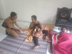 Pemdes Ogan Jaya Berikan Bantuan Kepada Pasutri yang Terlantar di RS Handayani