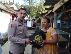 Polres Lebak Gelar Baksos Bagikan Paket Sembako ke Warga Kurang Mampu