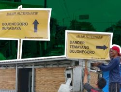 Kemacetan, Dishub Bojonegoro Pasang Rambu Petunjuk Arah Jalur Alternatif Bagi Pemudik
